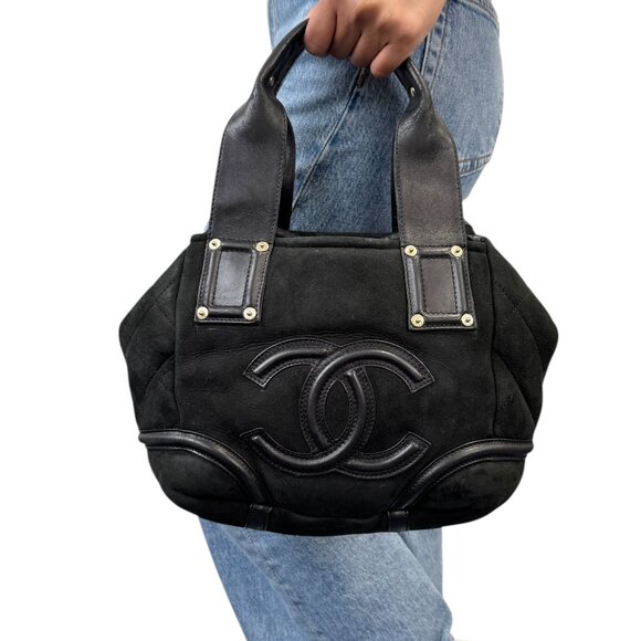 CHANEL Vintage 2006 CC Logo Shearling Tote Bag Handbag Black Gold Suede [106429] - Picture 2 of 14